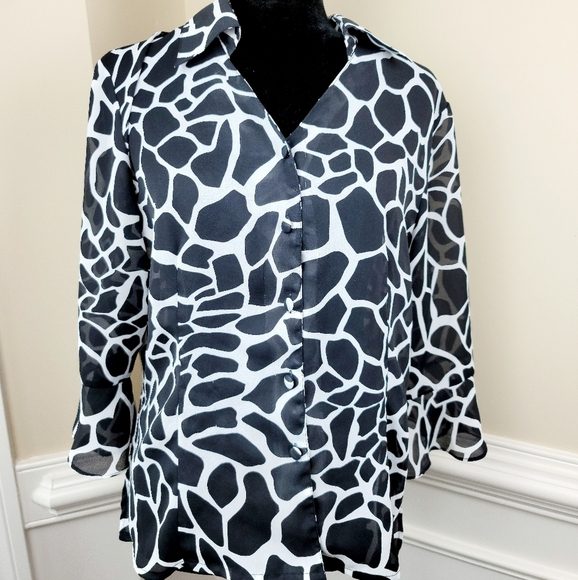 Kathy Che Animal print Button down top - Picture 11 of 12